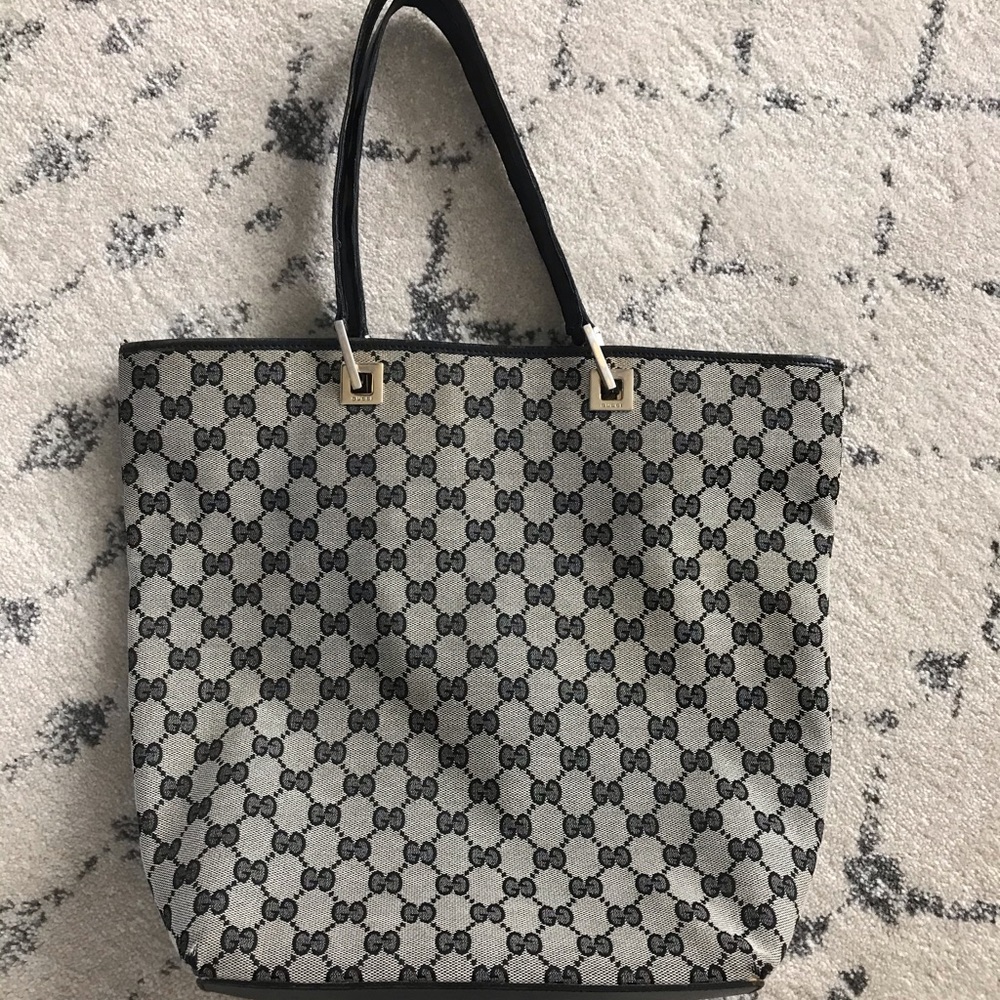 Authentic Gucci hand bag!